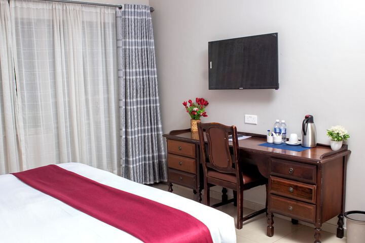 Room 2 of 9