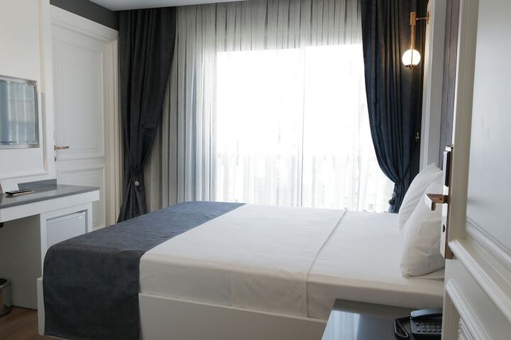 Room 7 of 68