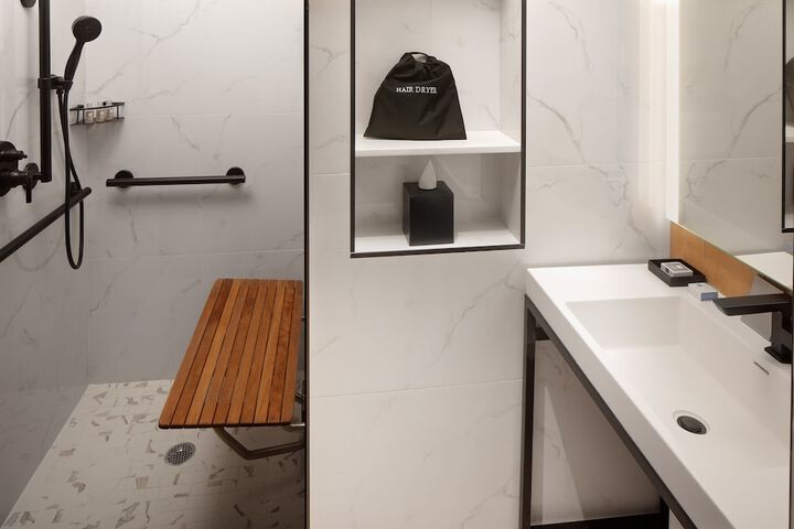1 Queen Premium High Floor (4 of 7)