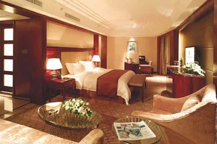 Room 9 of 36