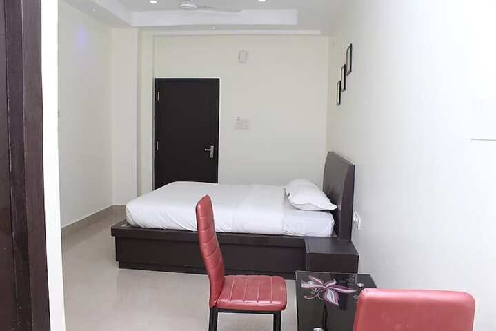 Room 13 of 23