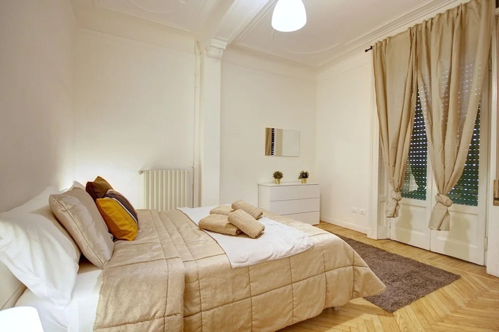 Room 6 of 12