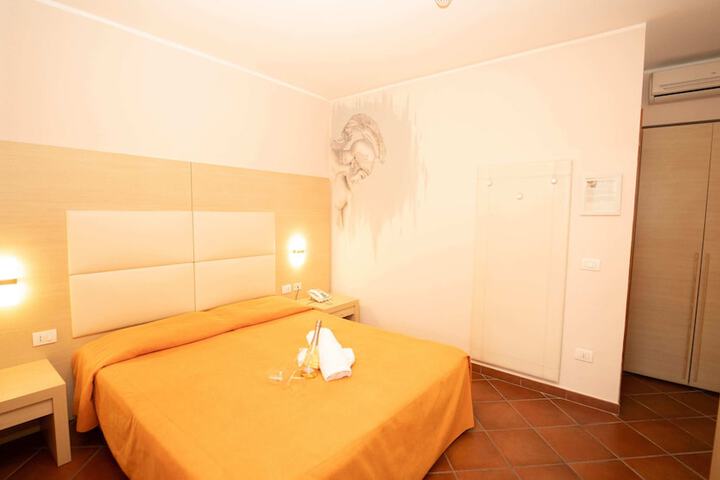Room 12 of 26
