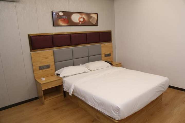Room 6 of 20