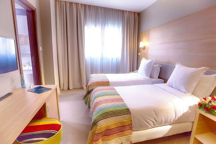 Room 13 of 37