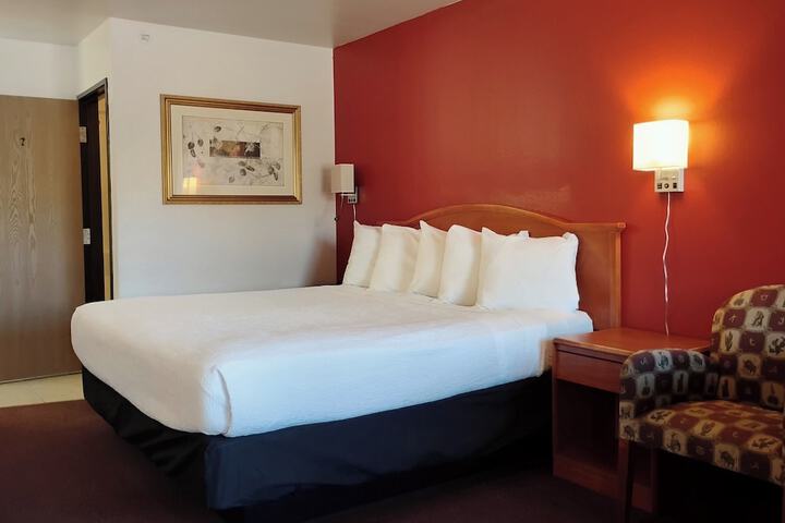 Room 4 of 25