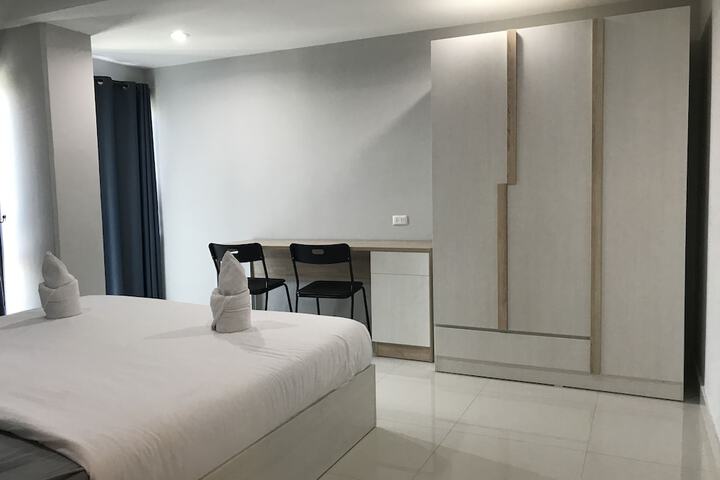 Room 13 of 68