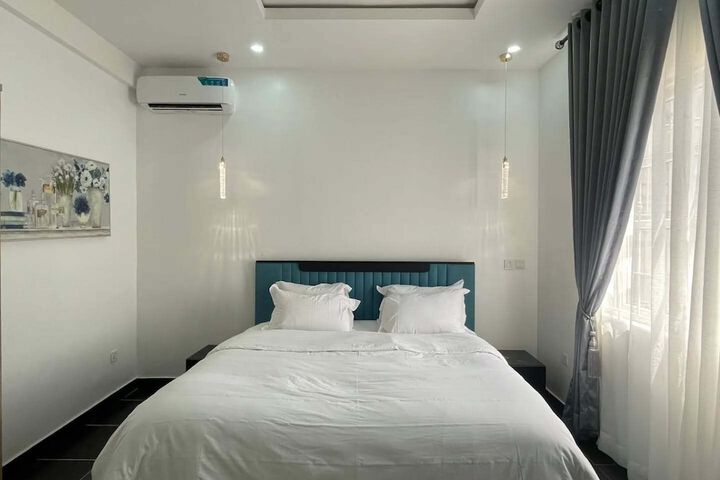 Room 8 of 38
