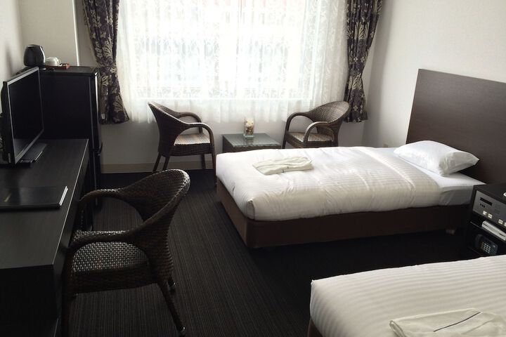 Room 13 of 27