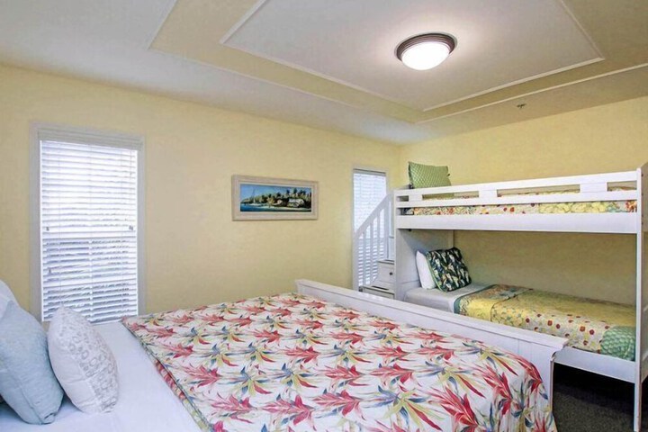 Room 8 of 32