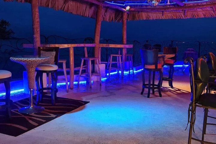 Lounge 64 of 88