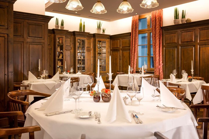 Dining 66 of 106