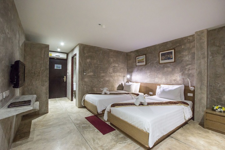 Room 13 of 32