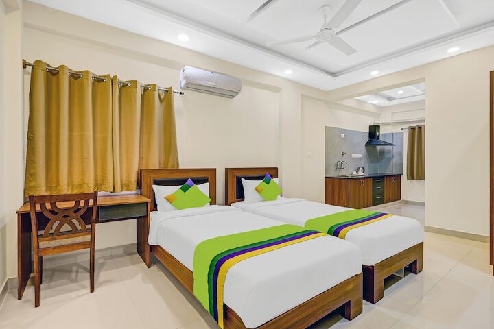 Room 10 of 25