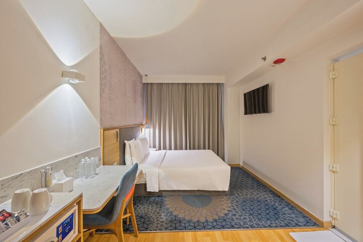 Room 10 of 41