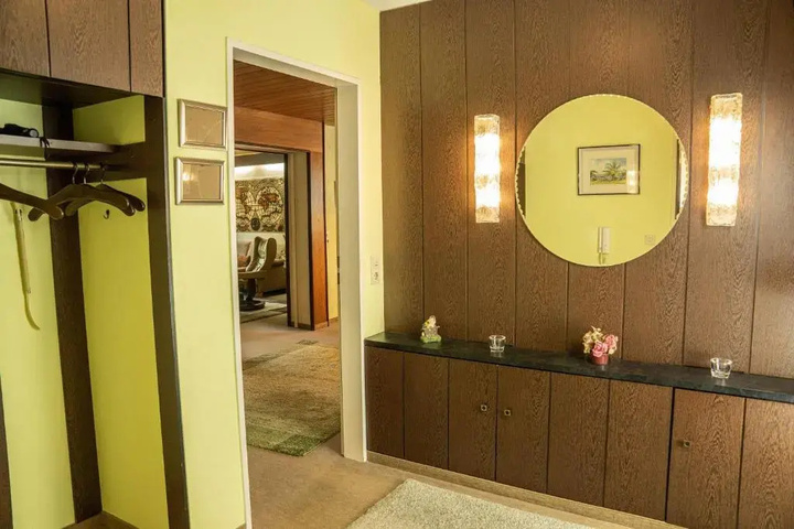 Room 2 of 2