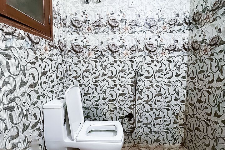 Room 23 of 28