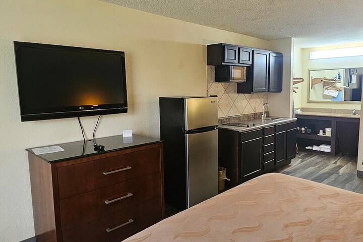 1 King Bed (6 of 6)