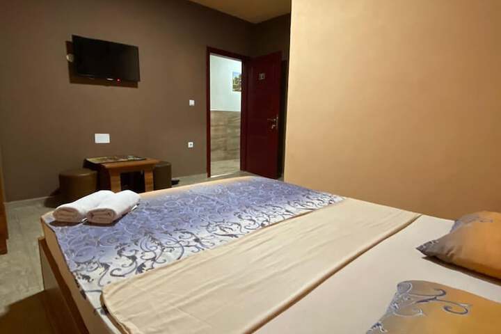 Room 12 of 40