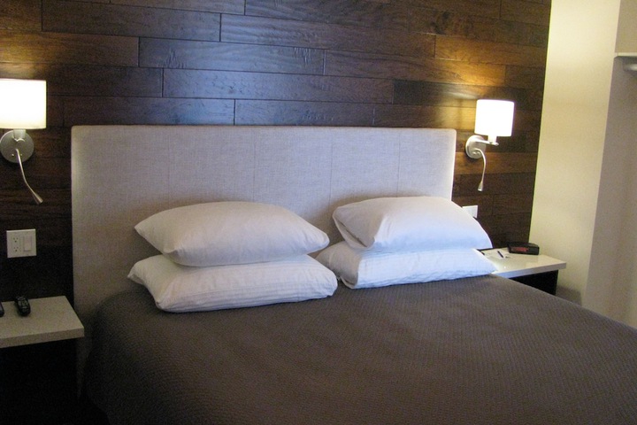 Room 6 of 33