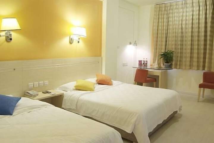 Room 7 of 8