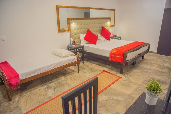 Room 4 of 9