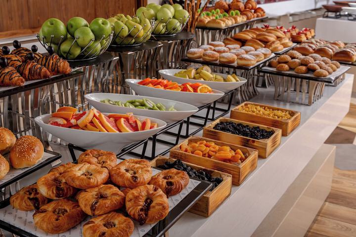 Breakfast/Coffee Service 100 of 137