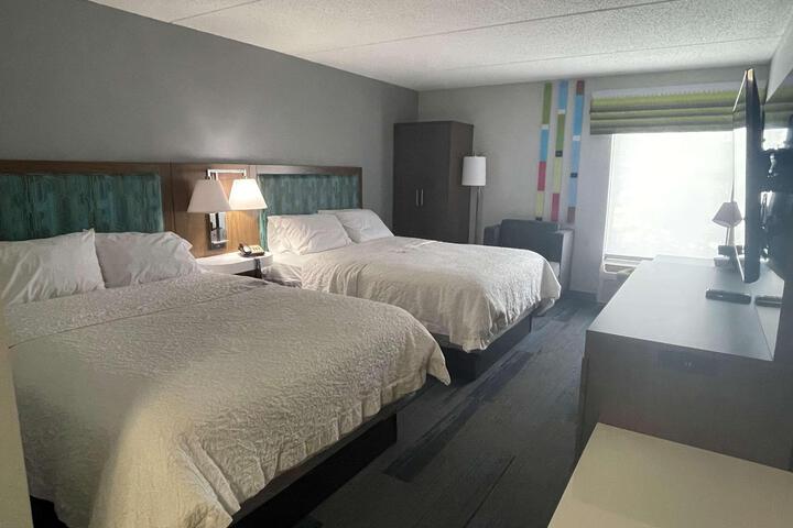 Queen Bed Accessible (7 of 20)
