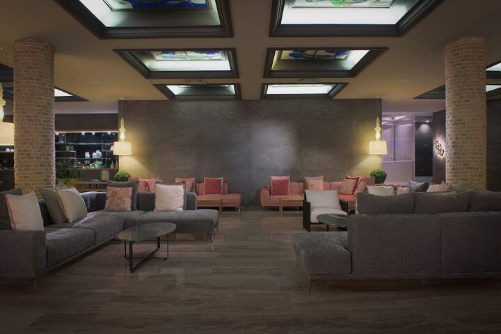 Hotel Interior 4 of 183