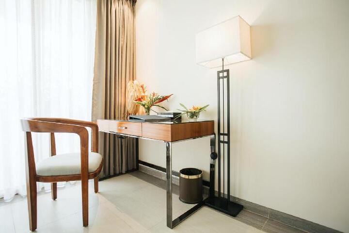 Room 52 of 76