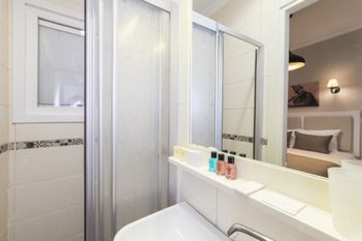 Room 2 of 9