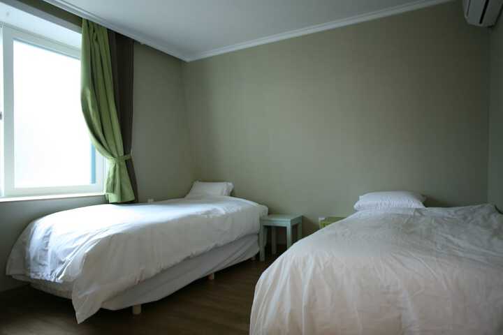 Room 16 of 68