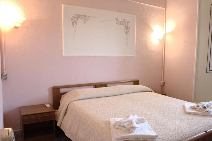 Room 10 of 44