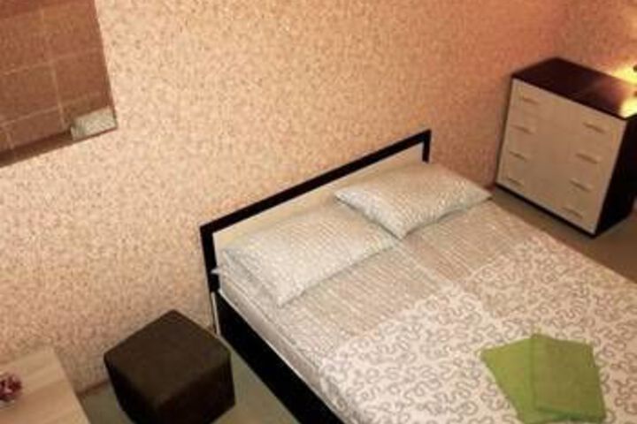 Room 6 of 14