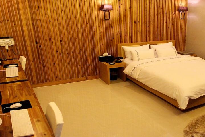 Room 3 of 46
