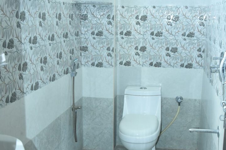 Room 9 of 12