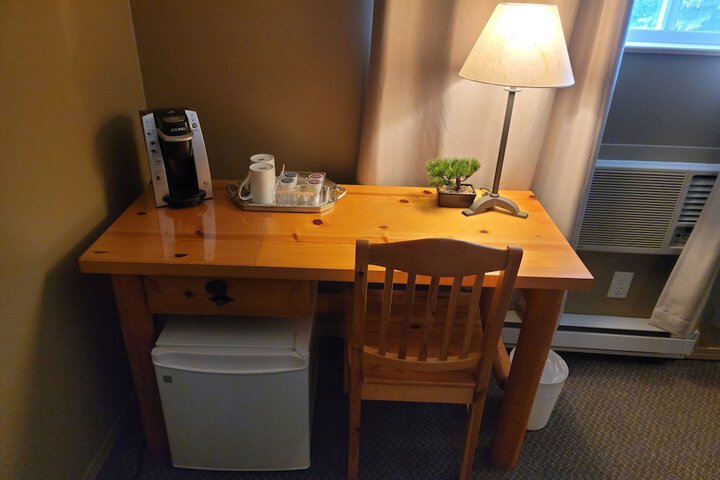 Room 4 of 28