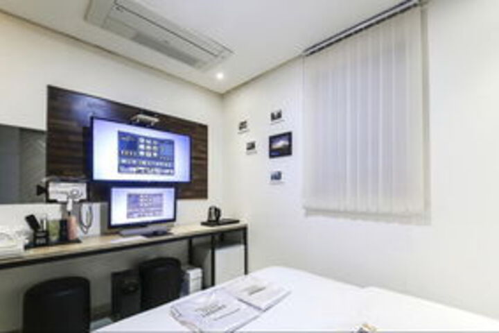 Room 9 of 30