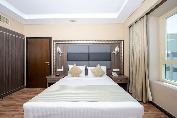 Room 6 of 16