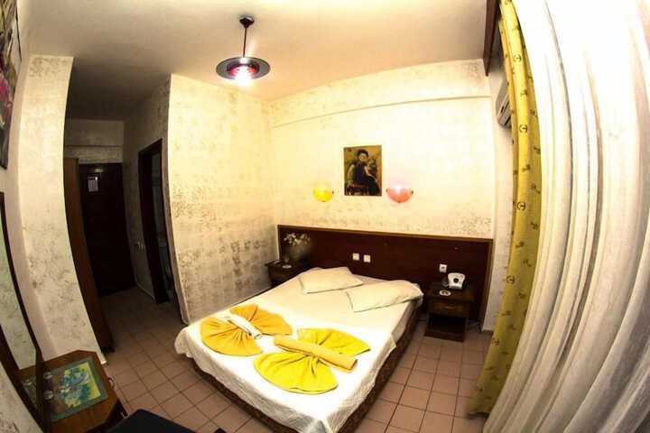 Room 8 of 65
