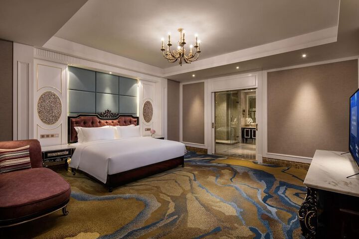 Room 10 of 52