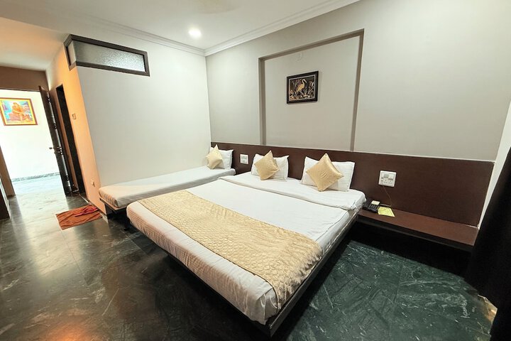 Room 9 of 94