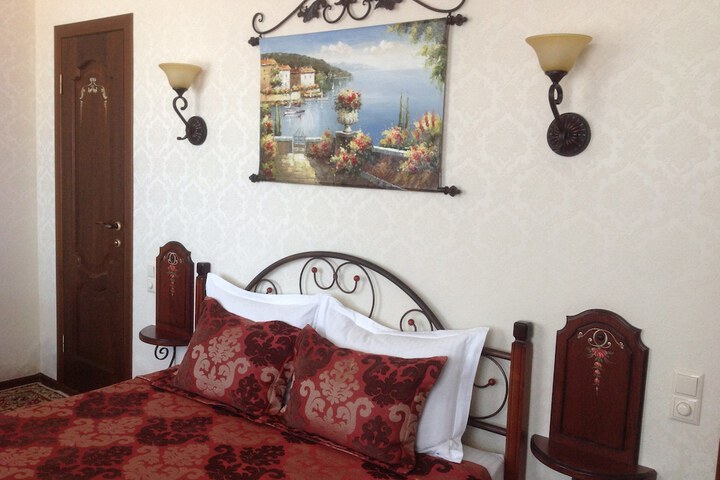 Room 6 of 53