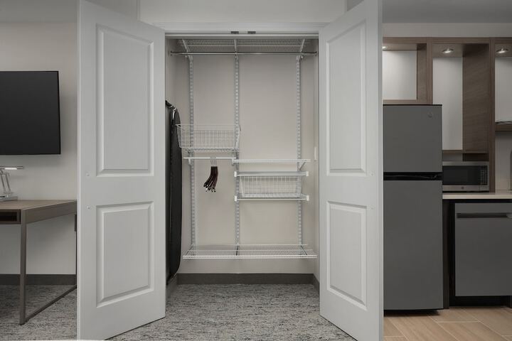 Room 6 of 43