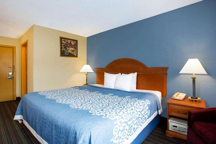 1 King Bed (16 of 16)