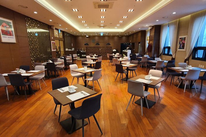 Dining 67 of 79