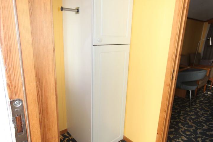 Room 25 of 74