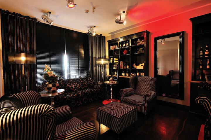 Lounge 66 of 80