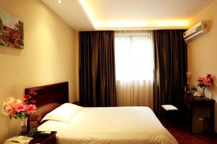Room 4 of 52