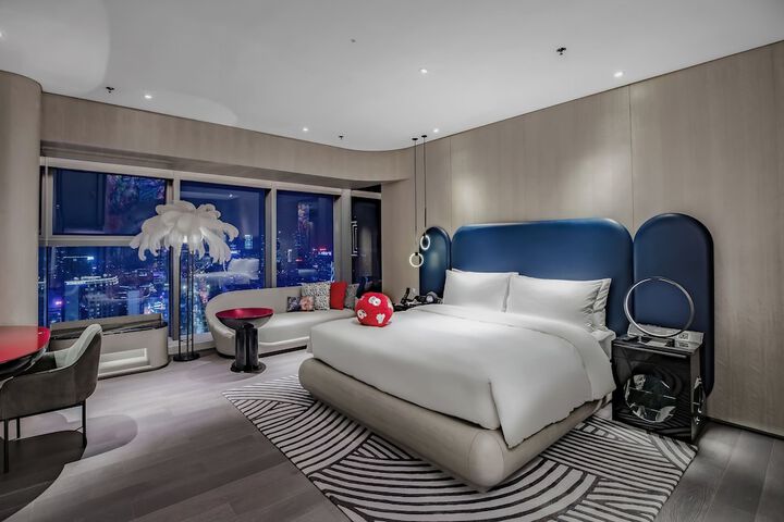 Room 28 of 77